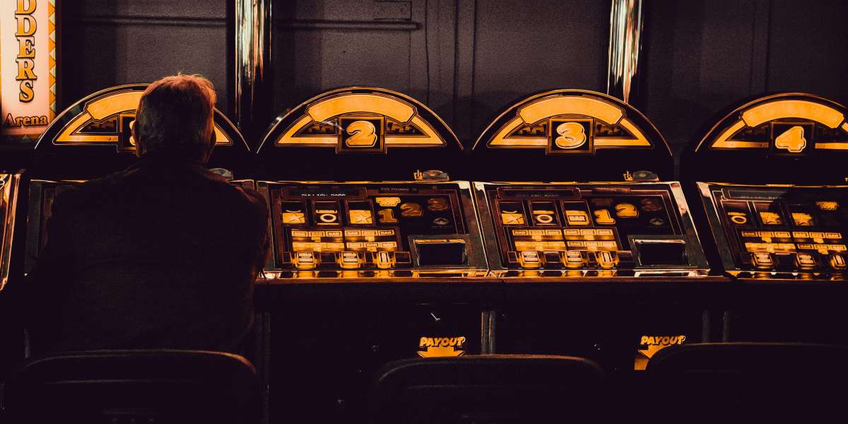 O Crescimento dos Slots Online: Tendências de Jogos, Temas Populares e a Evolução da Experiência do Usuário em 2025
