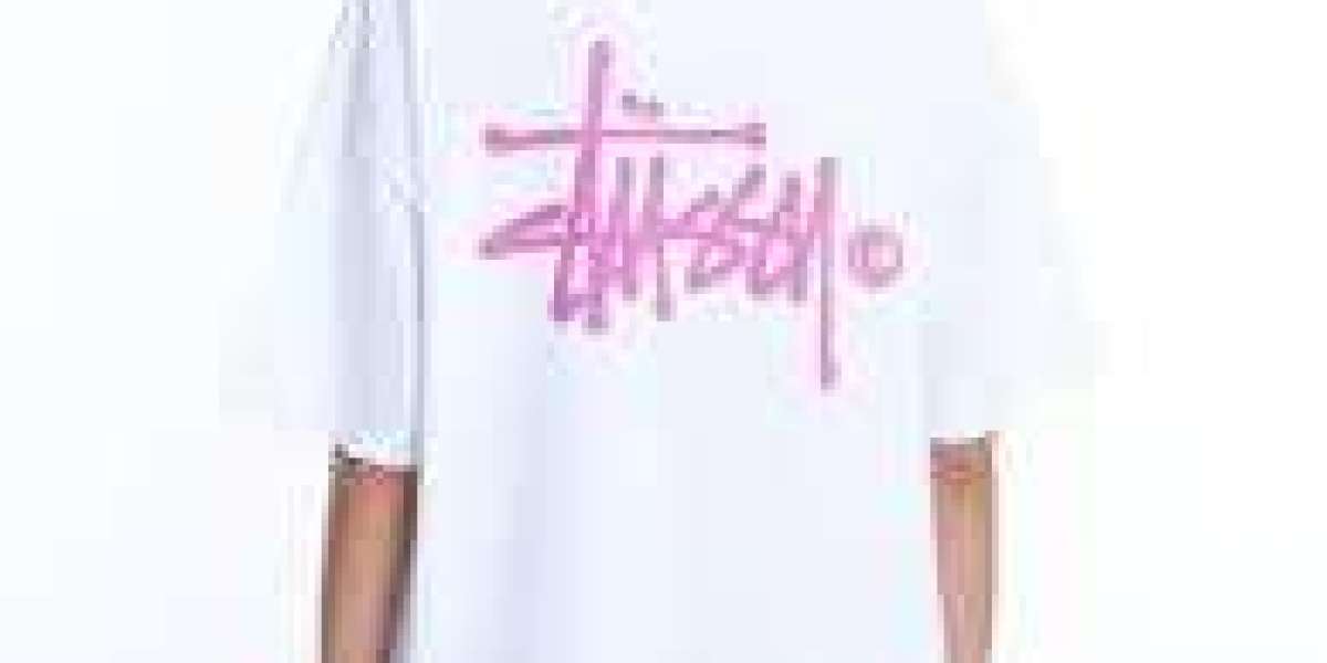 Stussy Graphic Hoodie Guide: The Streetwear Essential You Need This Season